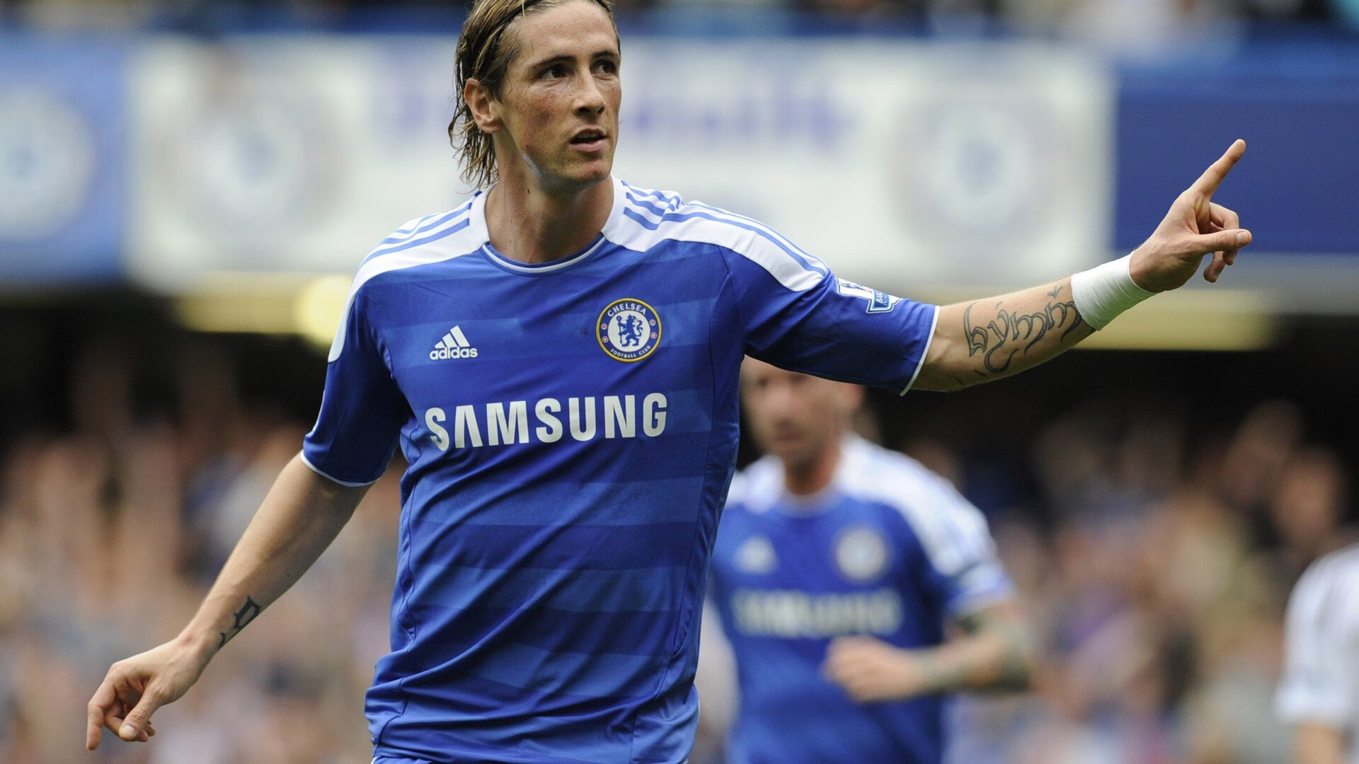 瓦伦西亚主场1-1战平西班牙人，比赛进程胶着，瓦伦西亚队主场