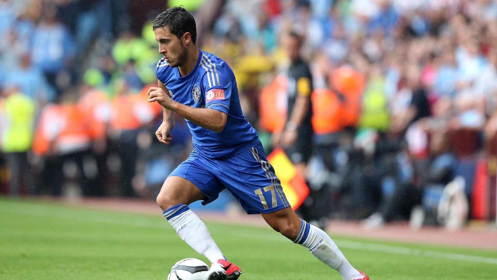 足球运动品牌营销攻势全面，吸引更多粉丝，足球营销策划方案范文